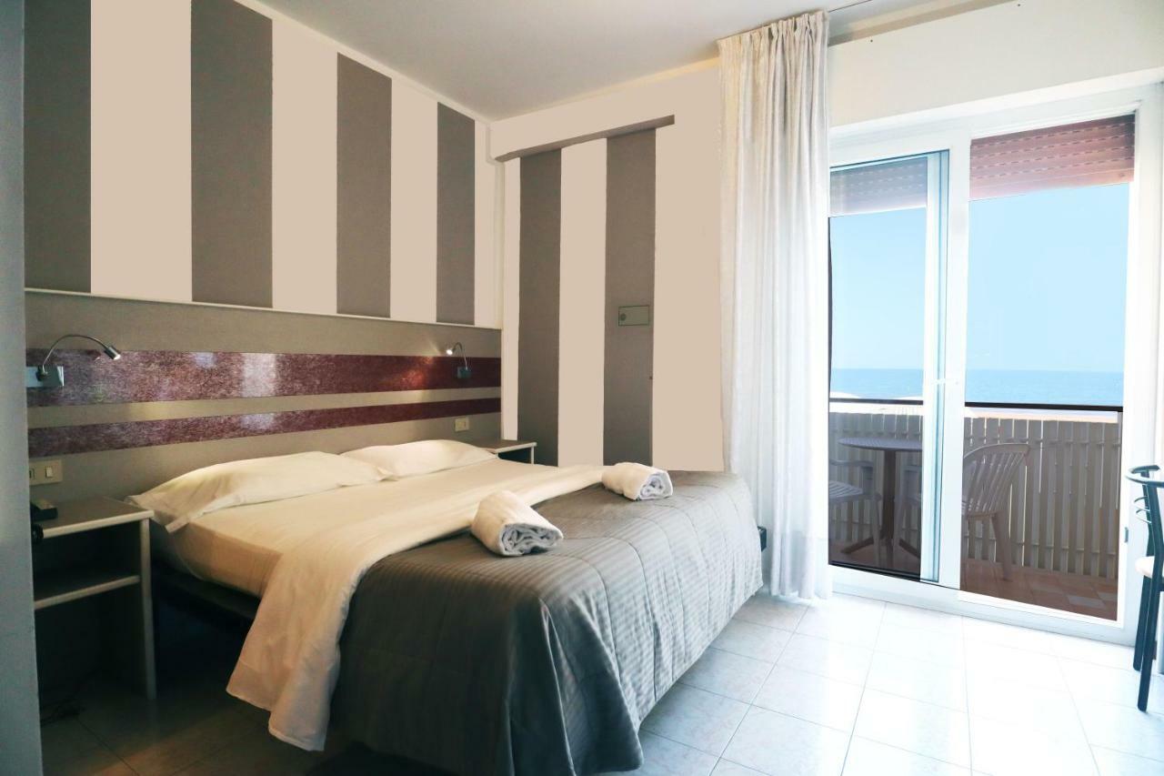 Hotel Righetto Fronte Mare كافالّينو المظهر الخارجي الصورة